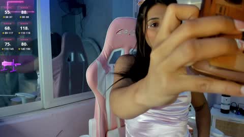Snapshot of sofhia_turner chatting on February 6, 12:48 pm sofhia_turner online show from February 6, 12:48 pm
