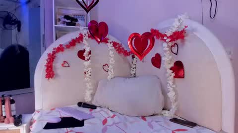 Snapshot of sofhia_turner chatting on February 12, 12:33 pm sofhia_turner online show from February 12, 12:33 pm