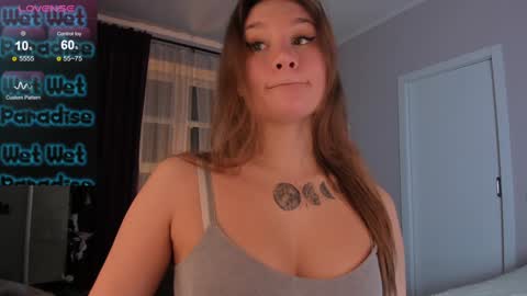 Snapshot of sofi___love chatting on December 17, 12:12 am Sofi online show from December 17, 12:12 am