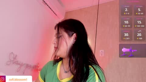 Sofi Blossom  online show from January 14, 11:58 pm