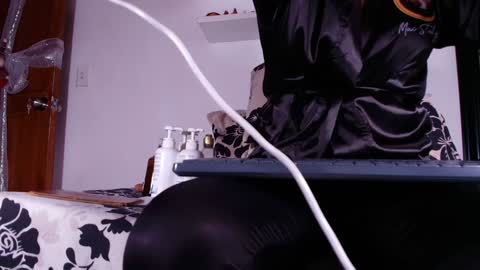 Snapshot of sofi_decker chatting on December 30, 3:03 am Sofia online show from December 30, 3:03 am