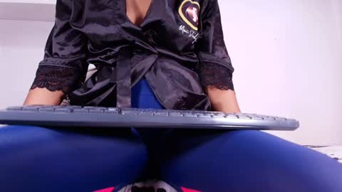 Snapshot of sofi_decker chatting on January 22, 3:09 am Sofia online show from January 22, 3:09 am