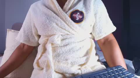 Snapshot of sofi_decker chatting on December 3, 12:25 pm Sofia online show from December 3, 12:25 pm