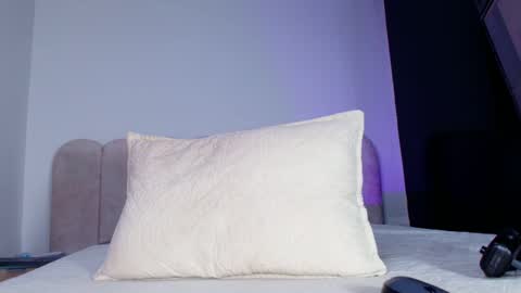 Snapshot of sofi_decker chatting on December 5, 11:52 am Sofia online show from December 5, 11:52 am