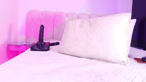 Snapshot of sofi_decker chatting on December 16, 11:59 am Sofia online show from December 16, 11:59 am