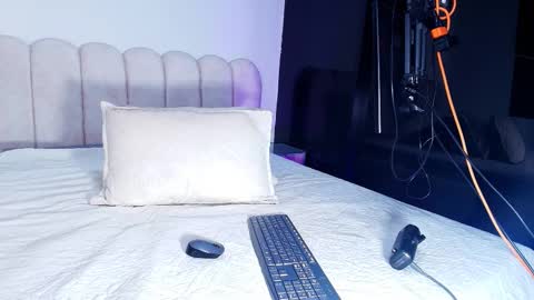 Snapshot of sofi_decker chatting on December 17, 12:00 pm Sofia online show from December 17, 12:00 pm