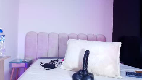 Snapshot of sofi_decker chatting on December 20, 12:01 pm Sofia online show from December 20, 12:01 pm