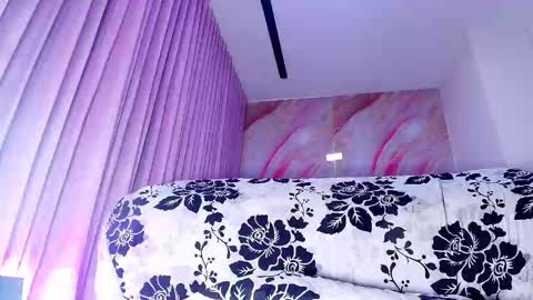 Snapshot of sofi_decker chatting on February 18, 3:02 am Sofia online show from February 18, 3:02 am