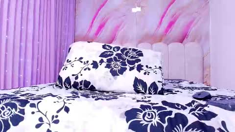 Snapshot of sofi_decker chatting on February 25, 3:05 am Sofia online show from February 25, 3:05 am