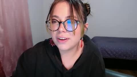 Sofi Lynch online show from November 9, 8:45 am