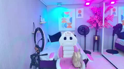 Sofia  online show from July 4, 7:31 pm