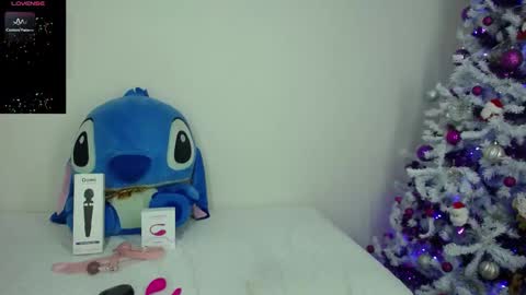 Snapshot of sofi_sweetcam21 chatting on December 13, 8:30 am LAURA SOFIA online show from December 13, 8:30 am