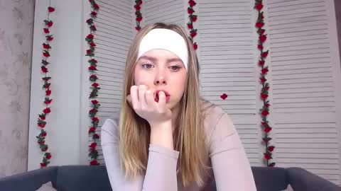 Sofia here online show from November 6, 12:22 am