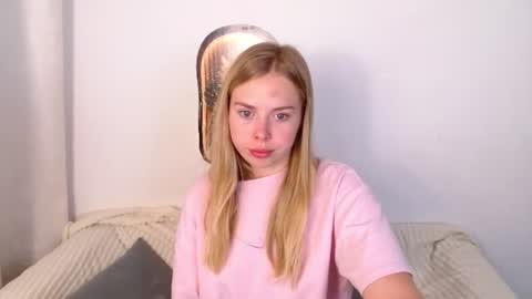 Snapshot of sofia_here chatting on June 22, 12:02 am Sofia here online show from June 22, 12:02 am