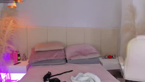 SOFIA PAMELA online show from September 13, 7:02 pm