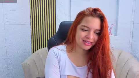 Snapshot of sofia_red_cn chatting on June 19, 1:37 pm sofia_red_cn online show from June 19, 1:37 pm