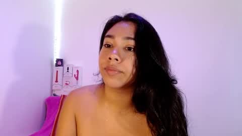 Snapshot of sofia_rios07 chatting on November 18, 9:03 am IG online show from November 18, 9:03 am