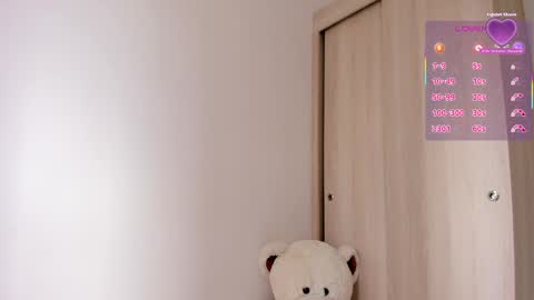 sofia_rivers_ online show from May 13, 1:30 pm
