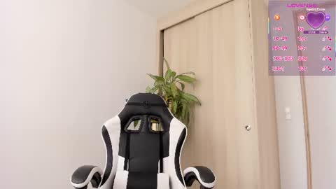sofia_rivers_ online show from July 1, 1:13 pm