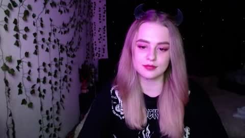 sofia_rosemary online show from March 8, 2:40 pm