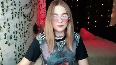 sofia_rosemary online show from September 28, 1:49 pm