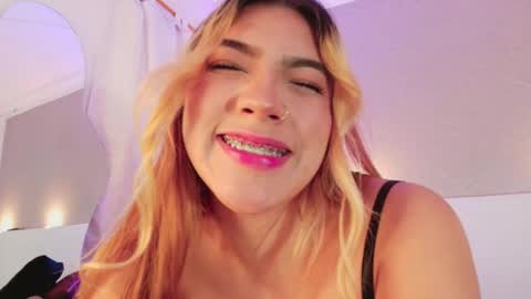 Snapshot of sofia_scarlet1 chatting on April 16, 9:39 pm Sofa online show from April 16, 9:39 pm