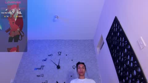 Snapshot of sofia_skater chatting on December 6, 10:19 pm sofia_skater online show from December 6, 10:19 pm