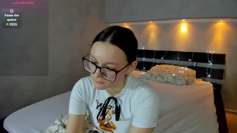 Snapshot of sofia_sould chatting on December 19, 8:13 am Sofia online show from December 19, 8:13 am