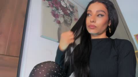 Snapshot of sofia_swett_03 chatting on December 22, 3:22 am laura online show from December 22, 3:22 am
