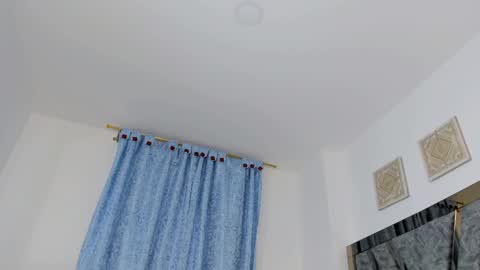 Snapshot of sofia_swett_03 chatting on February 23, 6:17 am laura online show from February 23, 6:17 am
