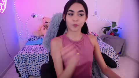 Snapshot of sofia_tgn chatting on June 5, 6:35 pm sofia_tgn online show from June 5, 6:35 pm