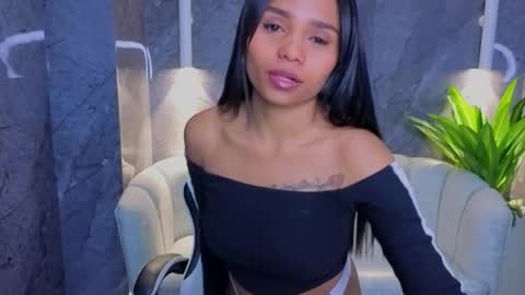 Snapshot of sofia_tx_ chatting on November 18, 12:53 pm Online 800 to 1400 online show from November 18, 12:53 pm