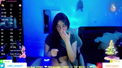 Snapshot of sofia_vanner chatting on December 18, 1:55 am SOFIA online show from December 18, 1:55 am