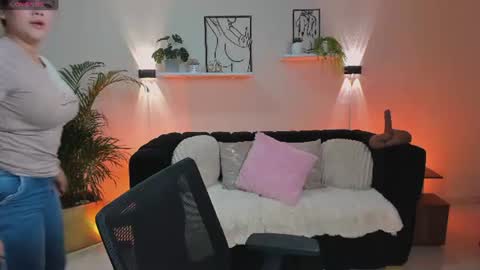 sofia_velvetx online show from July 22, 3:20 am