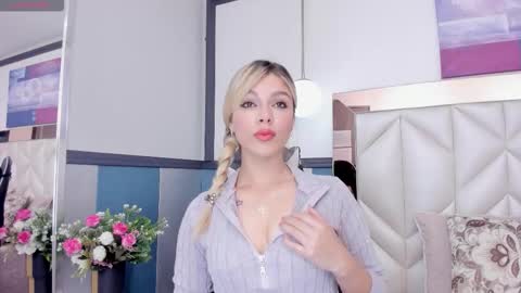 Snapshot of sofiaa_morris chatting on March 14, 7:19 pm Sofia online show from March 14, 7:19 pm