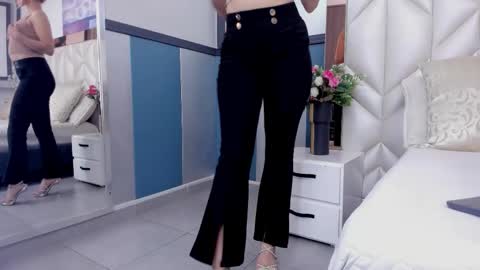 Snapshot of sofiaa_morris chatting on March 25, 4:46 pm Sofia online show from March 25, 4:46 pm