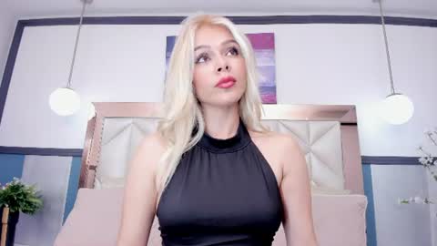 Snapshot of sofiaa_morris chatting on June 18, 7:07 pm Sofia online show from June 18, 7:07 pm