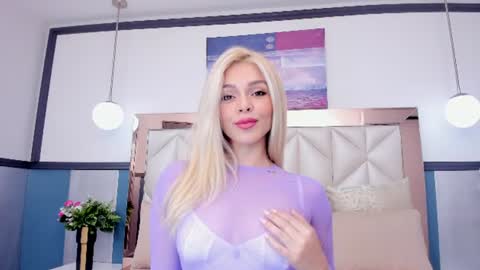 Snapshot of sofiaa_morris chatting on July 25, 6:38 pm Sofia online show from July 25, 6:38 pm
