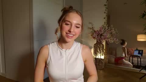 Snapshot of sofiaaaxoxoxo chatting on February 24, 4:05 pm Sofia online show from February 24, 4:05 pm