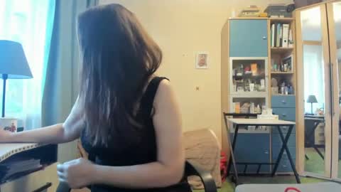 Snapshot of sofiabells chatting on August 5, 9:34 am SofiaBells online show from August 5, 9:34 am