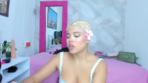sofiacastillo01 online show from June 21, 1:35 pm
