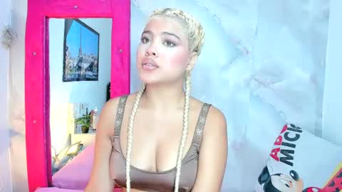 sofiacastillo01 online show from June 25, 1:37 pm