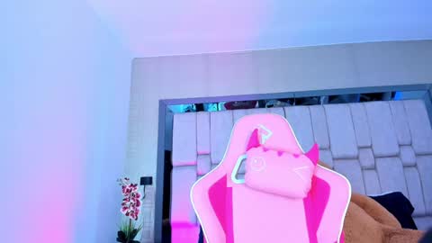 Snapshot of sofiacortez chatting on December 18, 5:52 pm Sofia online show from December 18, 5:52 pm