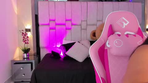 Snapshot of sofiacortez chatting on March 1, 12:01 pm Sofia online show from March 1, 12:01 pm