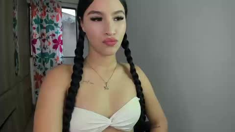 sofiacrawford_ online show from September 19, 9:04 pm