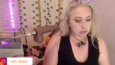 sofiacurvy45 online show from May 27, 1:57 am