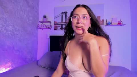 sofialujan_ online show from April 28, 11:21 pm