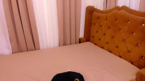 sofiamojic online show from July 28, 12:48 pm