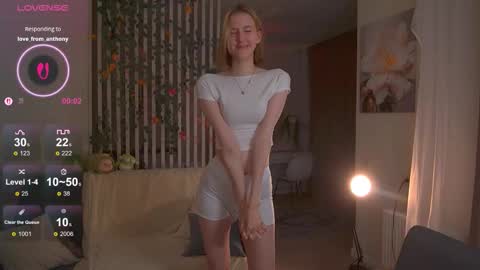 Snapshot of sofiapure18 chatting on November 23, 7:46 pm Sofia Help me overcome shynes with 100 thumbs up online show from November 23, 7:46 pm