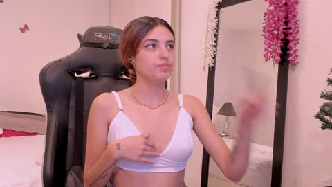 Sofia  Help me reach 5K followers  online show from December 11, 8:07 pm